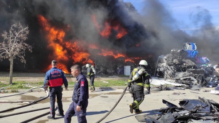 Geri Dönüşüm Tesisinde Büyük Yangın