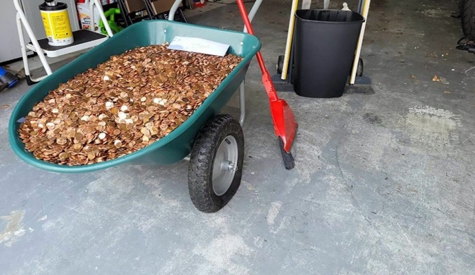 İstifa Eden Çalışanına Kızan İşveren, Son Maaşı Bir El Arabası Dolu Binlerce Madeni Parayla Ödedi