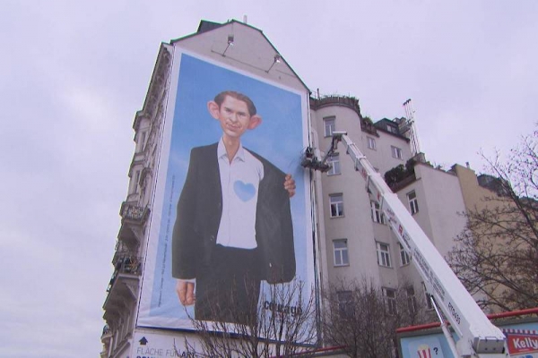 Kurz’un 230 Metrekarelik ‘’Kalpsiz’’ Karikatürü Viyana’da Duvara Asıldı