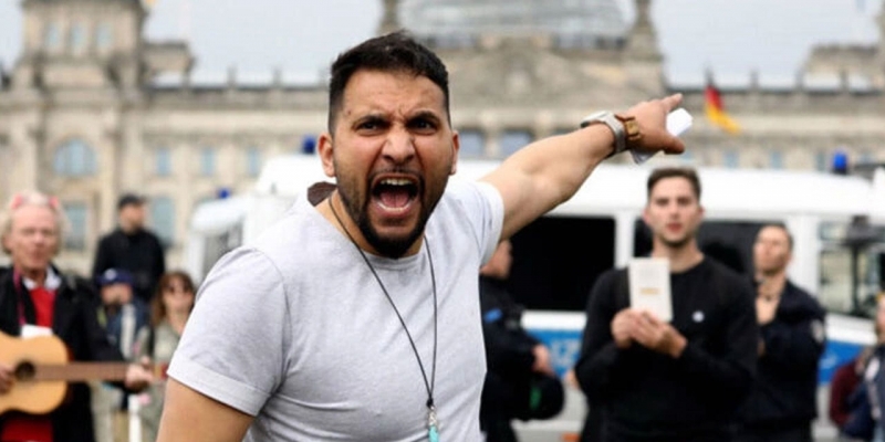 Türk Ama Alman Irkçısı ve Korona İnkarcısı Attila Hildmann Türkiye’ye Kaçtı