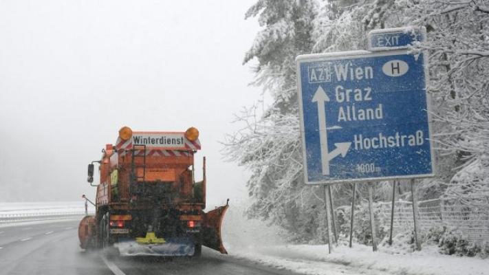 Viyana Çevre Otobanı Kar Yağışı Nedeniyle Beş Saat Kapalı Kaldı
