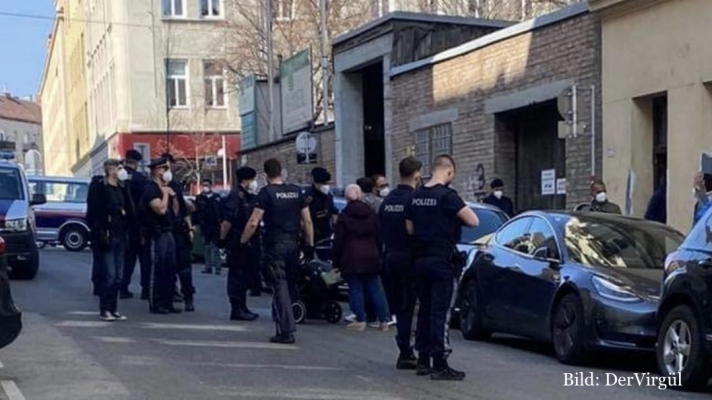 Viyana Polisinden Cuma Namazı Esnasında Kontrol