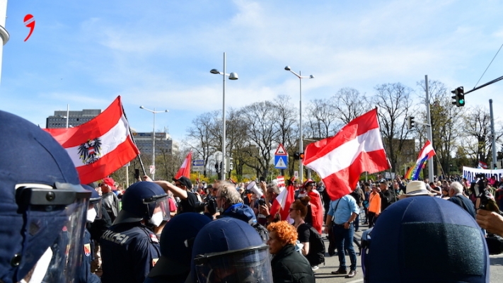 Korona İnkarcısı Koronalı Çıktı