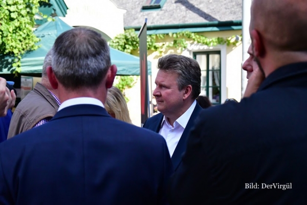 “Siyasi ve Dini Sınırların Ötesinde – Bu Durumdan Birlikte Kurtulacağız!”