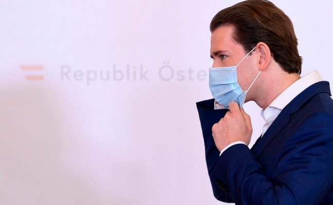 Tokmak Kurz’un Elinde, Davul Üç Valinin Boynunda