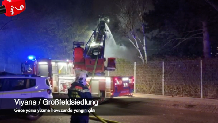 Viyana | Gece Yarısı Havuzda Çıkan Yangın Söndürülmeye Çalışılıyor