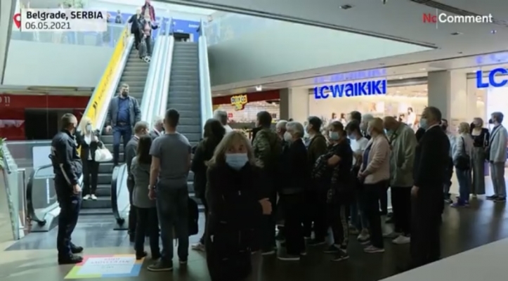 Aşı Yaptırana Alışveriş Çeki İzdihama Neden Oldu