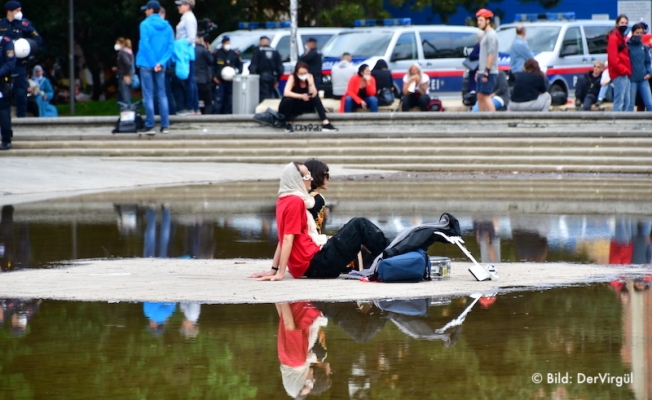 Cumartesi Viyana’da 40 Ayrı Gösteri Yapıldı