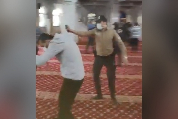 Gaziantep Valiliği | Camiye Ayakkabıyla Girilmedi, Polis Açığa Alındı