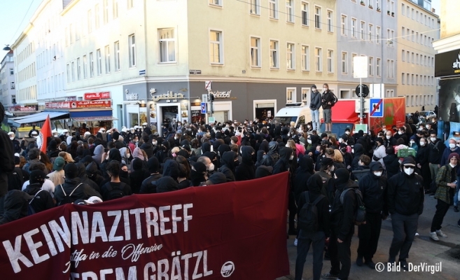Neo-Nazi Kimlik Hareketi Miting Yaptı, Viyana Sokakları Karıştı