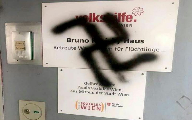Viyana’da Mülteci Evine Nazi Sembollü Saldırı