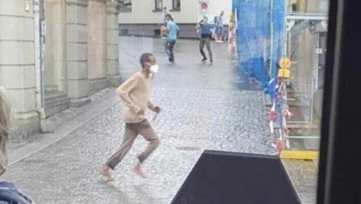 Almanya’da Yayalara Bıçaklı Saldırı | Ölü ve Yaralılar Var