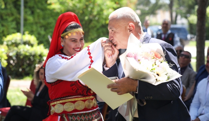 Arnavutluk’ta Meclis Cumhurbaşkanını Azletti