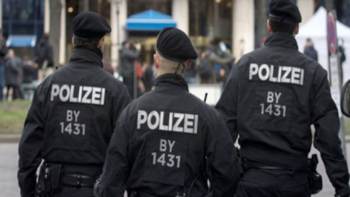 Irkçı Paylaşımlar Yapan 20 Polisin Ev ve İşyerine Operasyon