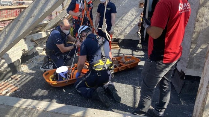 Kaza Geçiren İşçi Vinçle İndirildi