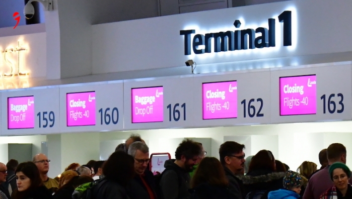 Viyana İstanbul Uçağından, Maske Takamayan Engelli Yolcu Polis Eşliğinde İndirildi