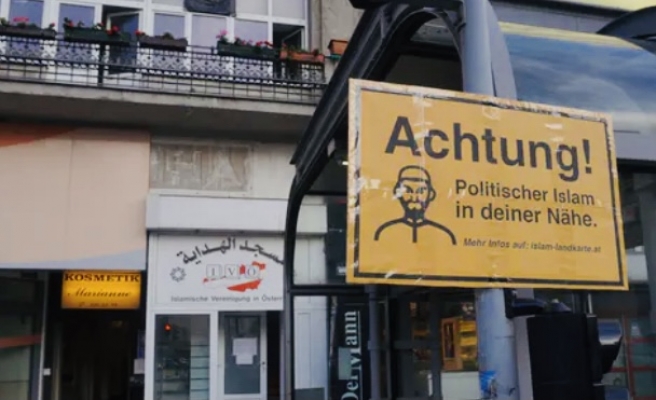 Viyana Sokaklarına “Dikkat! Yakınınızdaki Siyasal İslam” Yazılı Levhalar Asıldı