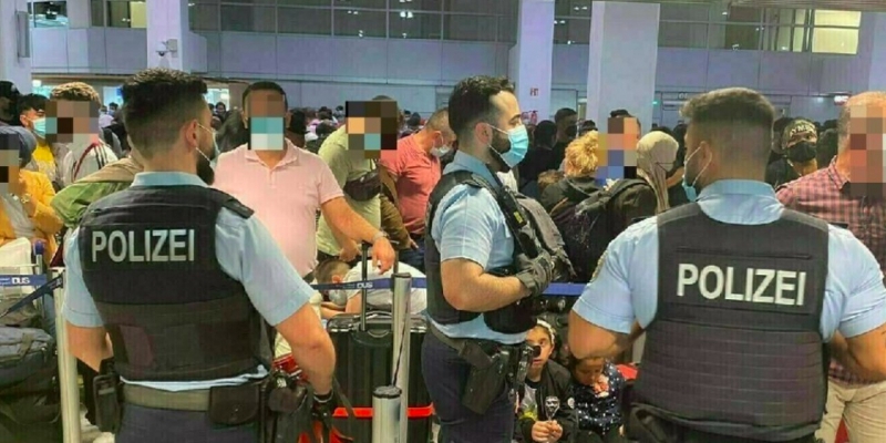 Havalimanı Karıştı | Türkiye Yolcularına Polis Müdahalesi