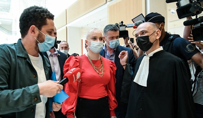 İslam’ı Eleştiren Öğrenciyi Tehdit Eden 11 Kişiye Hapis Cezası