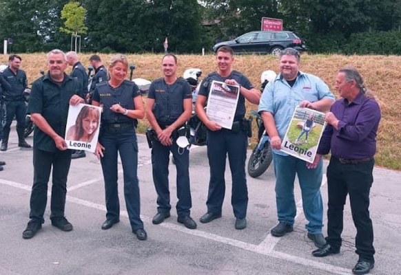 Üniformalı Polis Memurlarının Aşırı Sağ Grupla Fotoğrafı Avusturya’yı Karıştırdı
