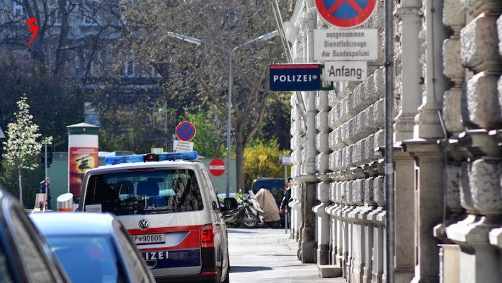 Viyana’da Polisi Arayarak Karısının Kendisini Isırdığını ve Dövdüğünü İhbar Eden Adam Tutuklandı