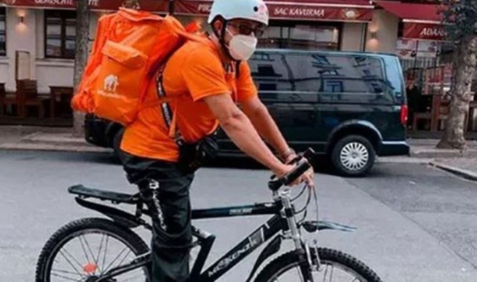 Afganistan’ın Eski Bakanı Almanya’da Kuryelik Yapıyor