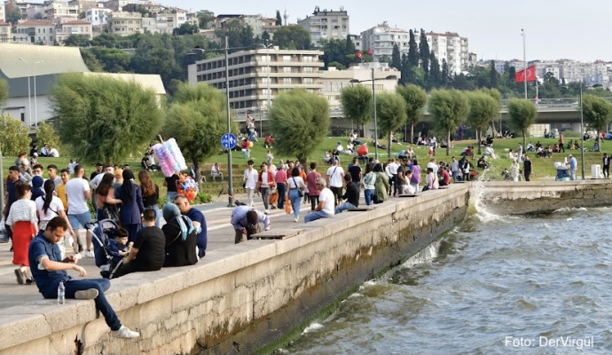 Çift Doz Aşı Olmayanların Toplu Alanlara Girmesinin Kısıtlanması İçin Kanun Teklifi
