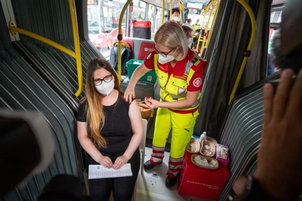 Viyana’da Aşı Otobüsleri Aşılamaya Başladı