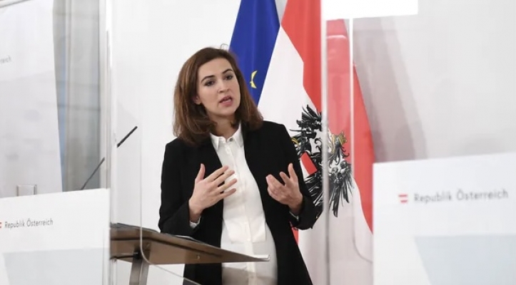 “Aşı Olmayanlara Kısıtlama, Anayasaya Aykırı Değil”