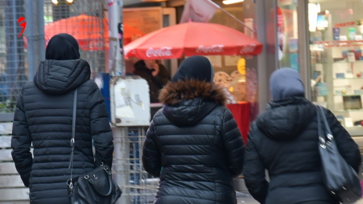 Başörtüsü ile “Burka Yasağı” Birbirine Karıştırıldı | Kadının Oy Kullanmasına İzin Verilmedi