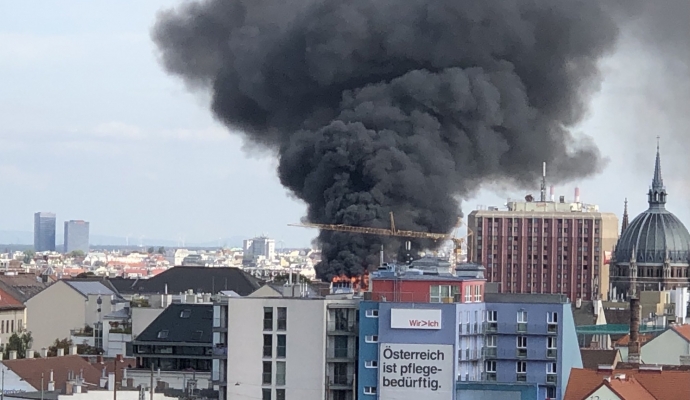 Çıkan Yangın Viyana Üzerinde Büyük Bir Duman Oluşturdu