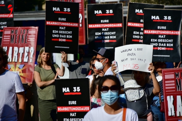 Viyana’da Göçmenler, Göçmen Dairesi MA 35’i Protesto Etti