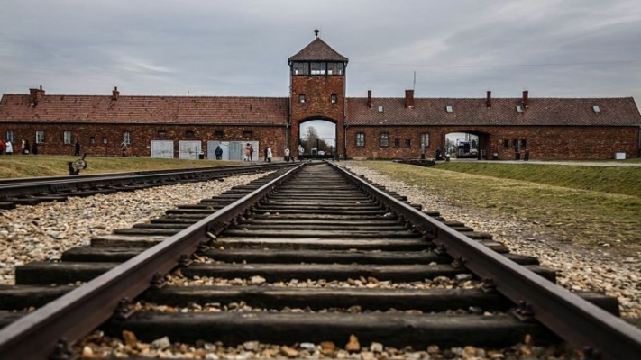 Auschwitz toplama kampı duvarlarına, soykırımı reddeden yazılama yapıldı