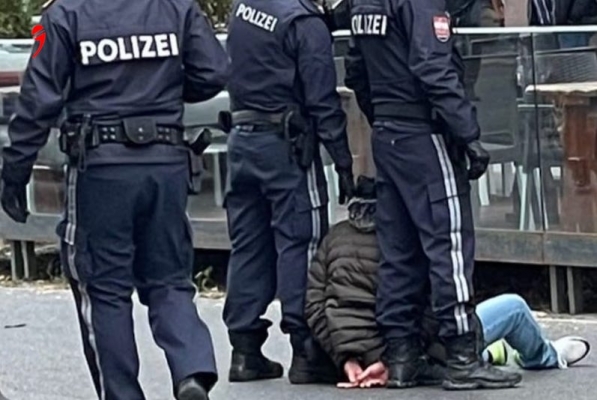 Viyana’da bir adam yoldan geçenlere bıçakla rastgele saldırdı | 4 Kişi yaralandı