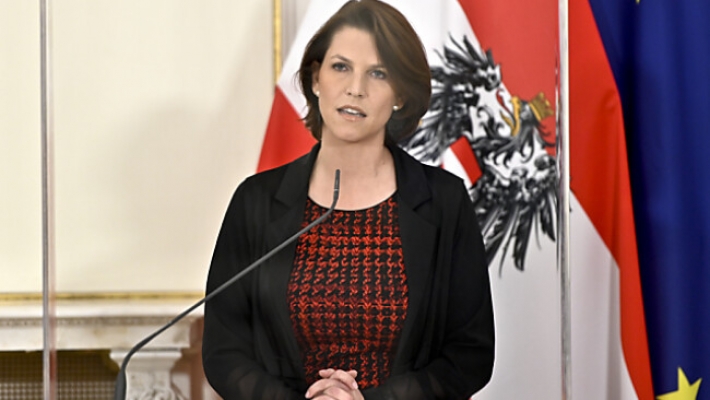 Anayasa Bakanı | “Zorunlu Aşı Anayasaya Aykırı Değil!”