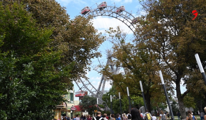 Avusturya artan koronavirüs vakalarına karşı tam kapanmaya gitti