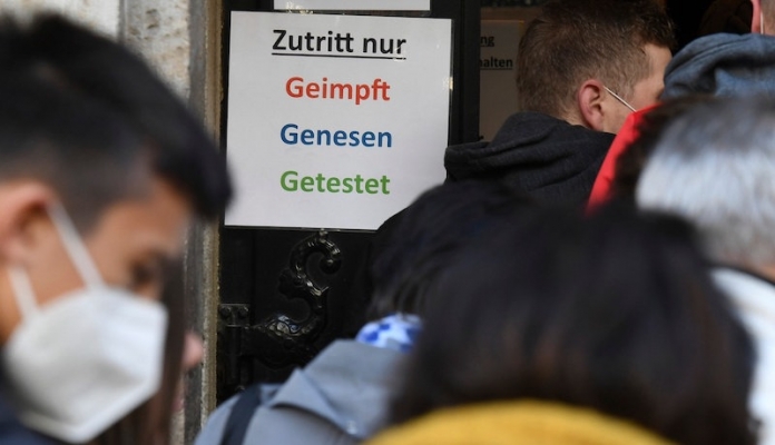 Avusturya’da yüzlerce çalışan evlerine gönderildi