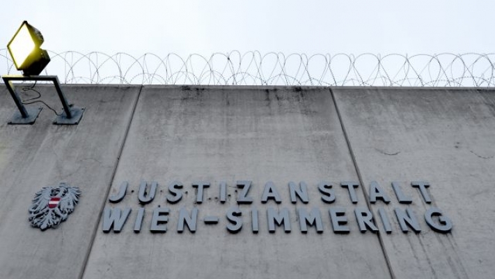 Cezaevinde Korona Kümesi