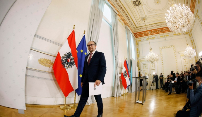 Hükümet Omikron ve kilitleme konusunda şu sıralar uzmanlarla görüşüyor