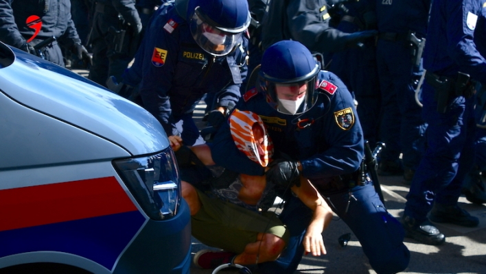 İçişleri Bakanlığından Korona Gösterilerinde “Aşırı Sağ” Uyarısı