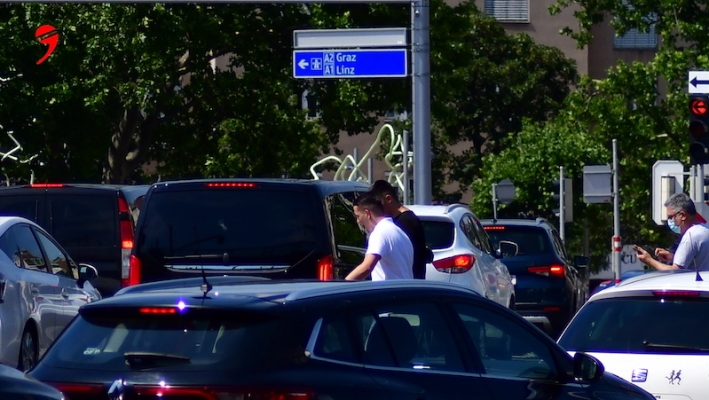 Özel araçlarda maske zorunluluğu