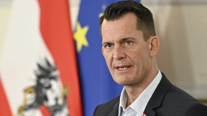 Sağlık bakanı iki eyalette aşısızlar için kilitlenmeye gidilmesini istedi