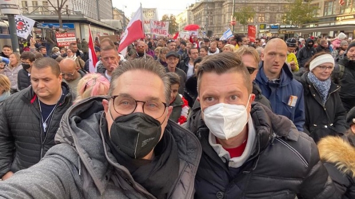 Strache, Facabook üzerinden para yardımı talebinde bulundu