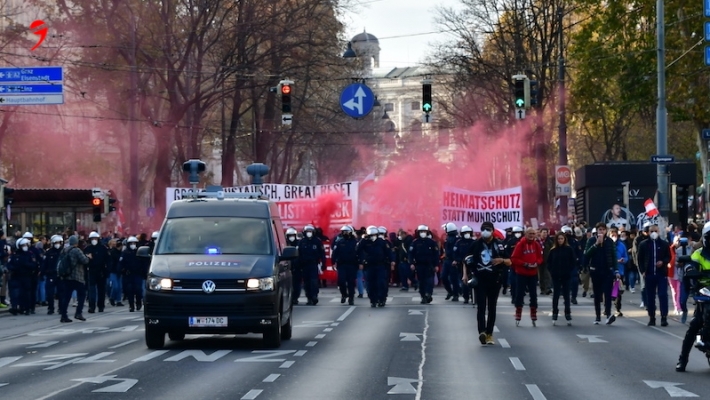 Viyana’da Aşı karşıtları ile polis arasında çatışma çıktı