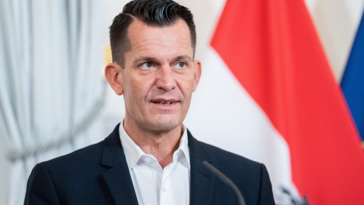 12 Aralık’tan itibaren aşı olanlar ve iyileşenler için sokağa çıkma yasağı sona erecek