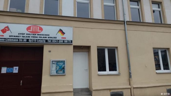 Almanya’da camiye saldırı