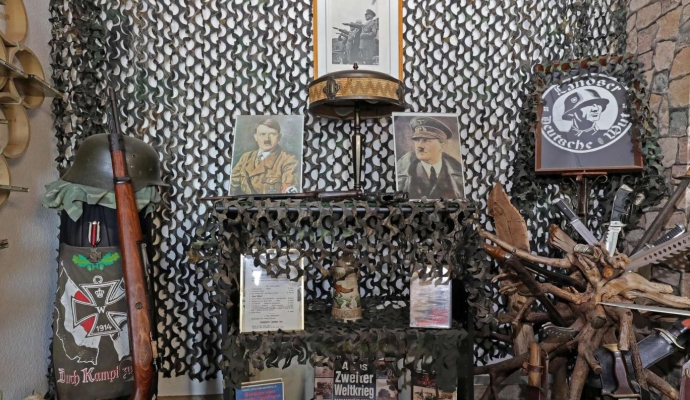 Sarhoş olunca polisten yardım istedi | Evinden “Nazi sunağı” çıktı