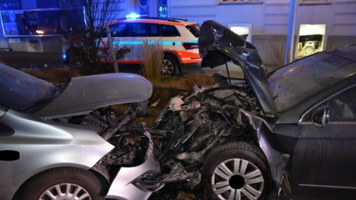 Seyir halindeyken kalp krizi geçirdi | Karşıdan gelen otomobile kafa kafaya çarptı