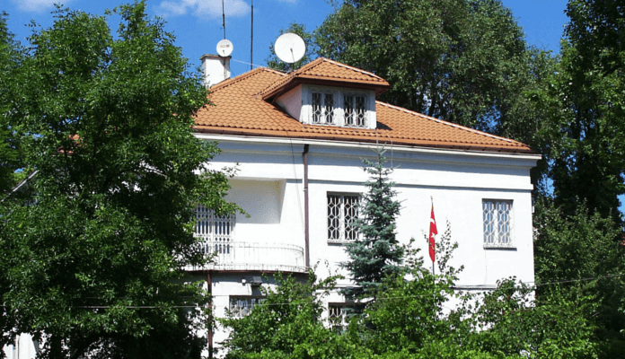 Türk Büyükelçiliği’ne molotof kokteyli saldırı