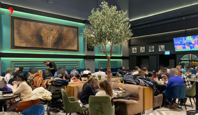 Viyana’da kafe ve restoranlar bugün açıldı